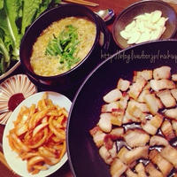 マルちゃん正麺「味噌味」味噌チゲ風ラーメンスープとフライパンサーブでサムギョプサル♪