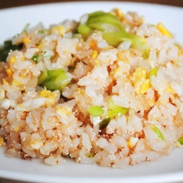ピリ辛な辛子明太子とにんにくが食欲をそそる♪バターでまろやか♪ガーリックバター明太子チャーハン