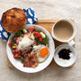 6月24日の朝ごはん。調理時間7分。ズッキーニとトマトのサラダと塩パン