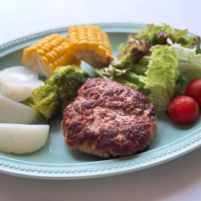 娘が修学旅行でいないから夕飯はソースなしハンバーグ...