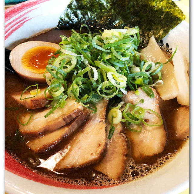 黒醤油3番中麺の並盛を啜る 豚骨×魚介　　 　　〜チャーシュー増し・半分味玉・半ライス〜
