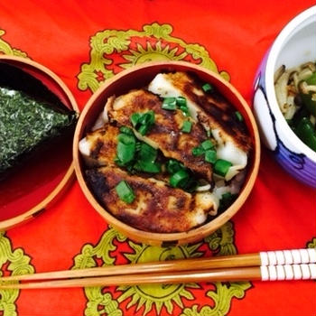 ミニ餃子丼とおにぎり
