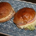 9月1日　　くるみパンの ハムチーズ＆マヨ玉サンド