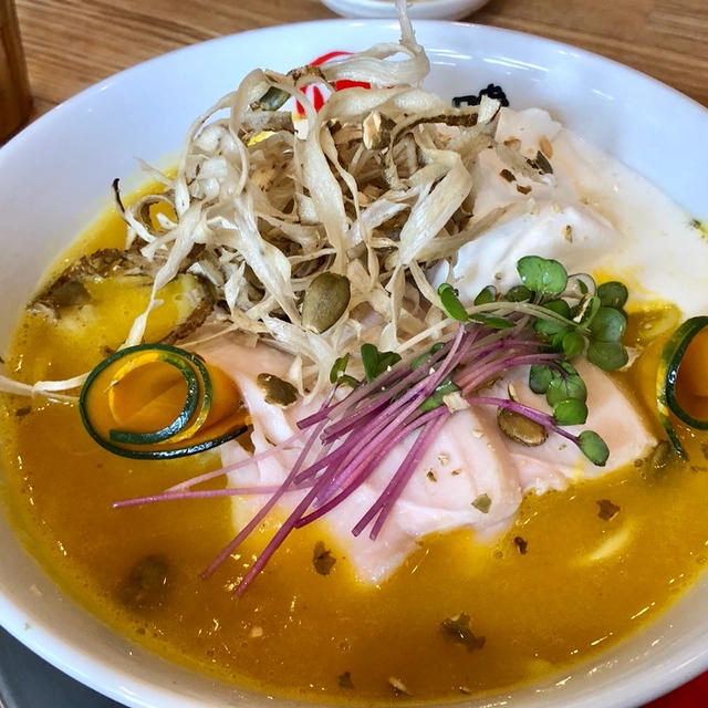 かぼちゃと鶏白湯のハロウィンラーメン　甲子園口　ハレノチ晴　11月に西宮北口系列店新店舗OPEN