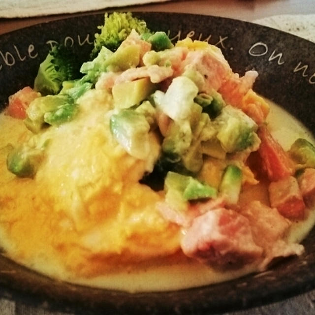アボカドサーモンのクリームソースオムライス♡