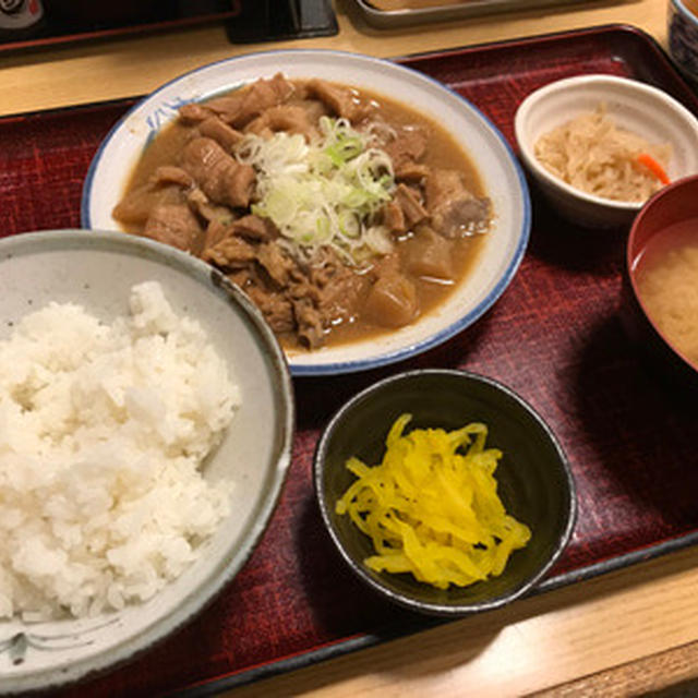 鳥一 支店／品川の居酒屋ランチはもつ煮込み定食！