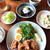 鶏の唐揚げ。さつまいもとブロッコリーとエビのサラダ。