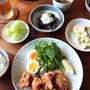 鶏の唐揚げ。さつまいもとブロッコリーとエビのサラダ。