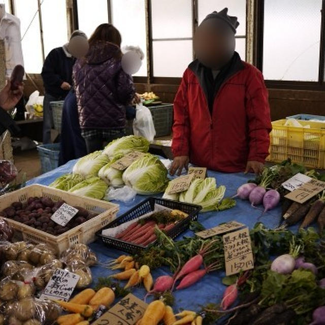 鎌倉市農協連即売所で野菜を調達。