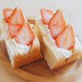 【ふんわりしっとり優しい甘さ♪】メープルシフォンケーキと苺のシフォンサンド