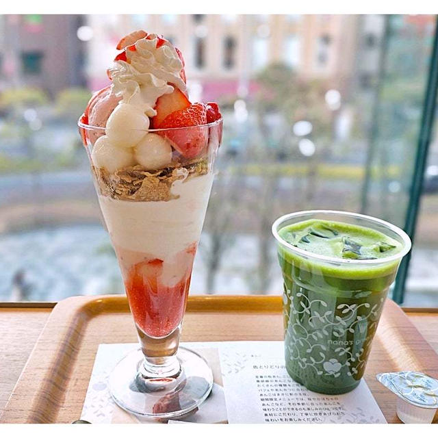 桜ストロベリーパフェ【nana's green tea】ナナズグリーンティーの春限定♪