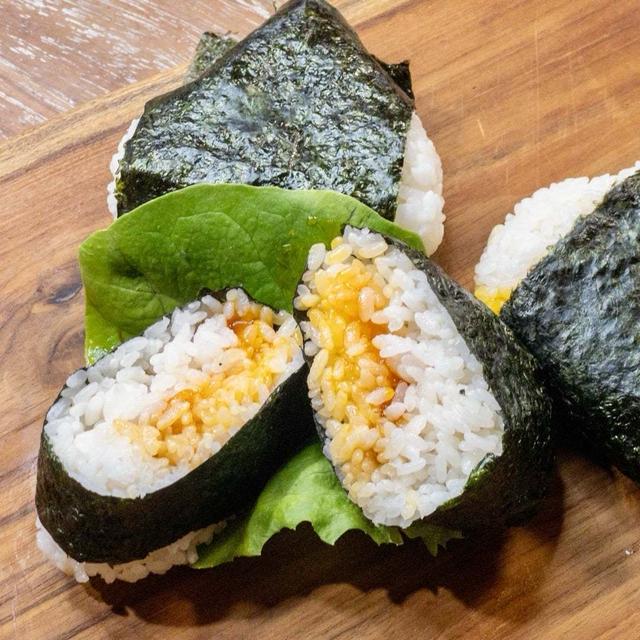 もうコンビニで買わなくていいじゃん♡SNSで話題！セブンの「たまご醤油おむすび」再現レシピ