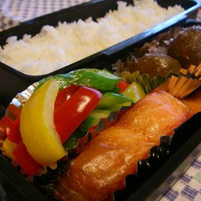 弁当の彩りに　パプリカの浅漬け
