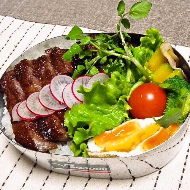 黒毛和牛の肩ロースですが・・・ステーキ丼弁当