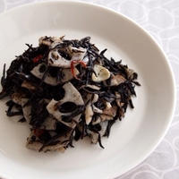 乾物イタリアン〜ひじきと蓮根のペペロンチーノ風〜