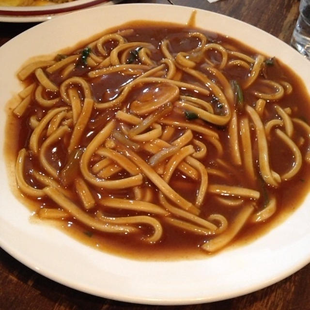 自由軒の麺カレー