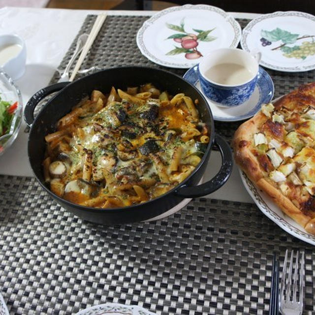 ストウブで茹でないペンネ料理　塩麹ドレッシングでサラダ　照り焼きチキンピザ