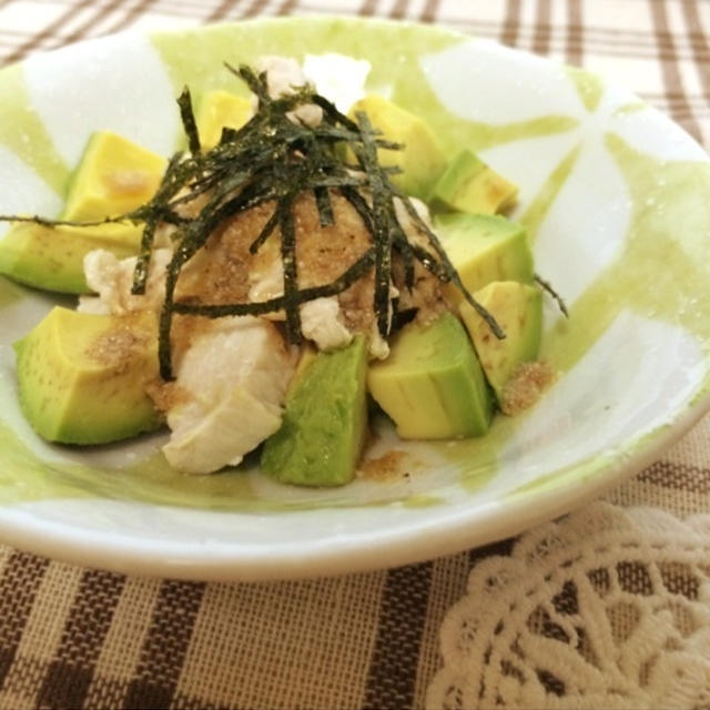 鶏胸肉とアボカドの胡麻和え