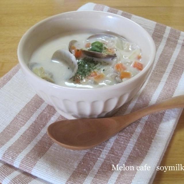スープとパンで朝ご飯☆