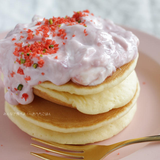 乗せただけで完成！！コストコパンケーキにヨーグルトでパンケーキタワーな朝ごはん！