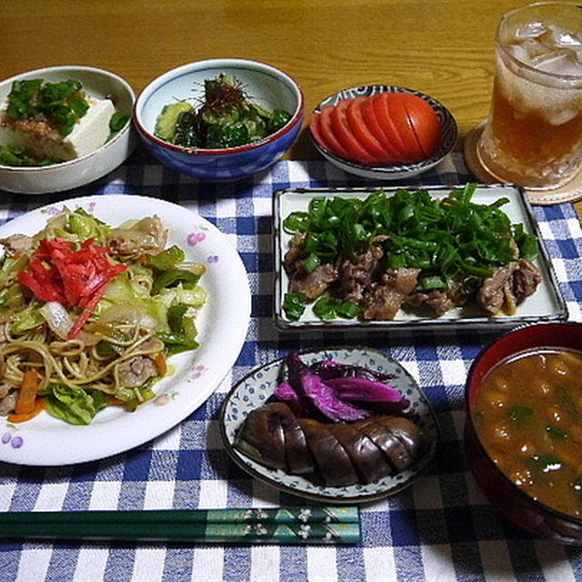 夕食 マルタイ焼きそば 親鶏ひねぽん やみつききゅうり By さすらいさん レシピブログ 料理ブログのレシピ満載