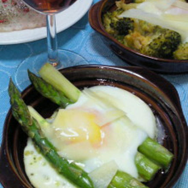 白トリュフ風味の卵とアスパラのオーブン焼き