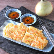 今作らないと来年まで待たなきゃです！シンプルだから甘み旨味が際立つ！新玉ねぎ米粉チヂミ。