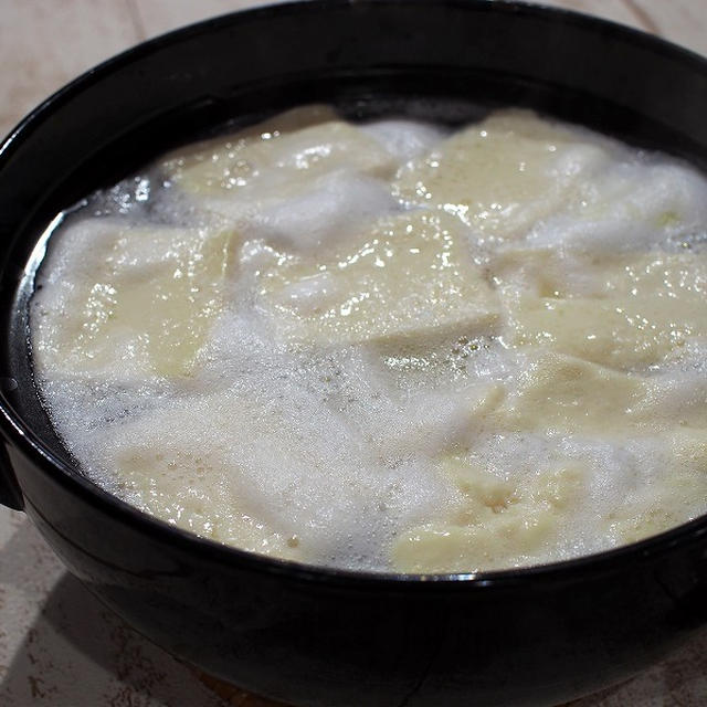 ふわとろ湯豆腐とニラがおいしいごま味噌ブリ