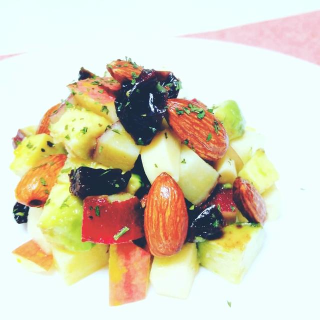 【新作レシピ】さつまいも・リンゴ・アボカド・レーズン…のコロコロ彩りサラダ♡
