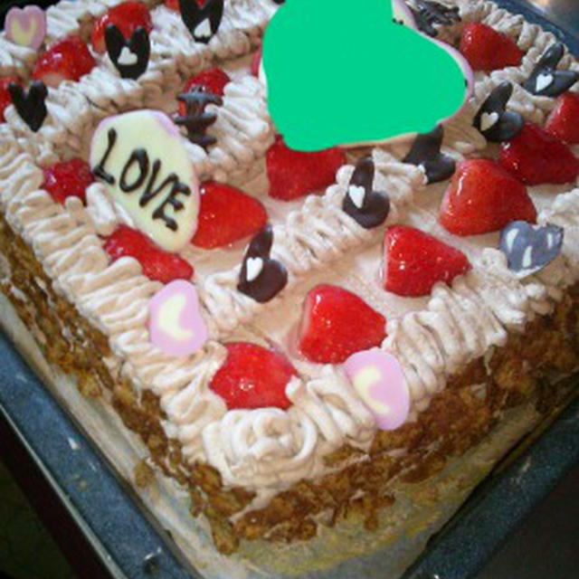 大きなケーキでお別れパーティー！みんな、元気でね♪