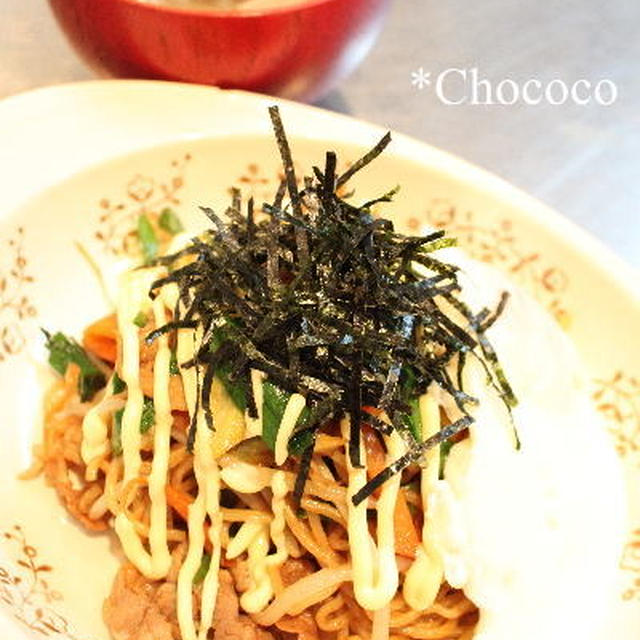 焼きそばと白菜の芯とハムのスープで晩御飯　