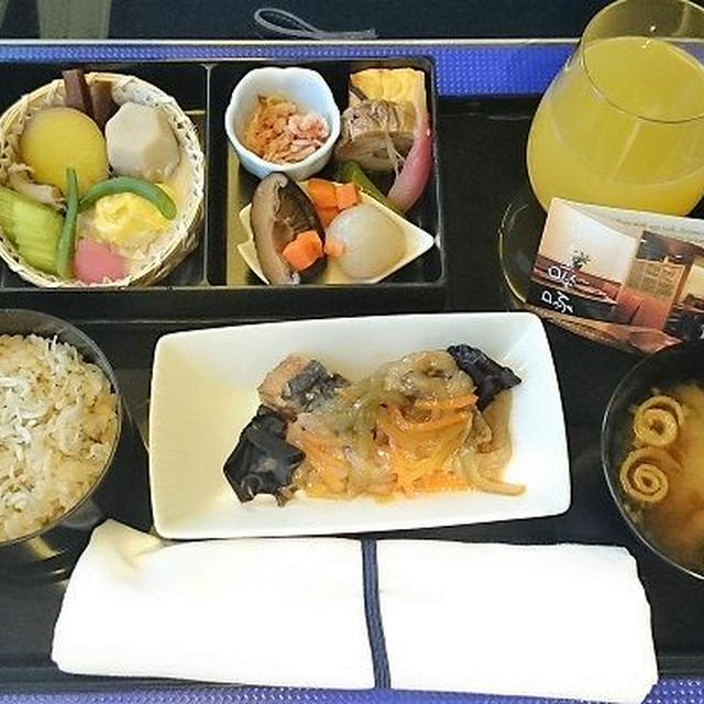 グレードアップしたANAプレミアムクラスの機内食第12弾！★羽田⇔那覇便：往復の夕食★そしてムクゲの花が咲きました！