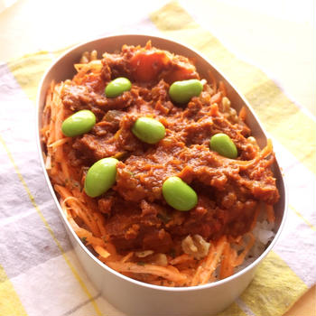 トマトソースで作った、夏野菜カレー弁当