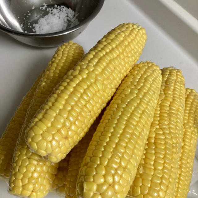 さあ、とうもろこし  茹でるよ