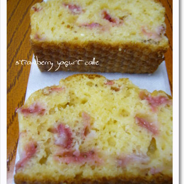 *strawberry yogurt cake*