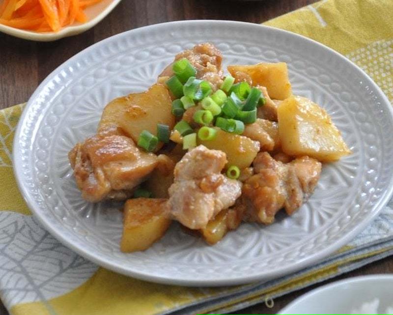 美味！鶏肉×じゃがいもで最強おかず「鶏肉とじゃがいものウマ辛ガーリック炒め」レシピ