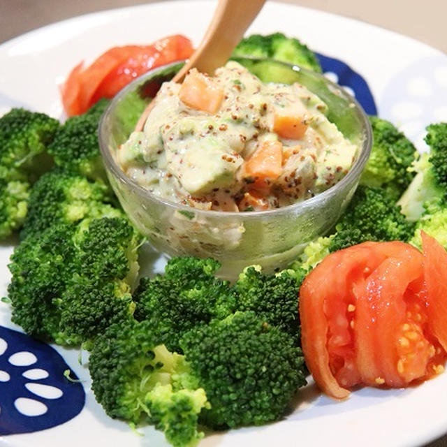 ★　アボカドの食べるドレッシングでブロッコリ＆蒸し肉まん