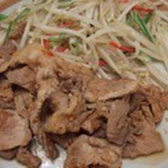 定食メニュー　　豚肉ピリ辛しょうが焼とセロリのスープ