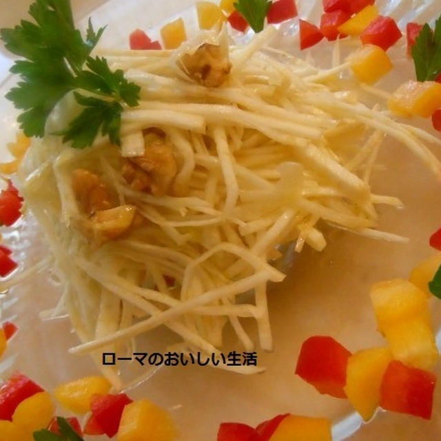 ちょっと　いびつな野菜　セーダノ・ラーパ(根セロリ)のサラダ