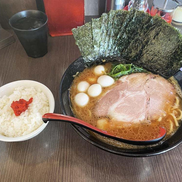 醤油豚骨ラーメンにウズラ5個とのり5枚をトッピングで啜る＆小ライス 〜壱系ラーメン〜