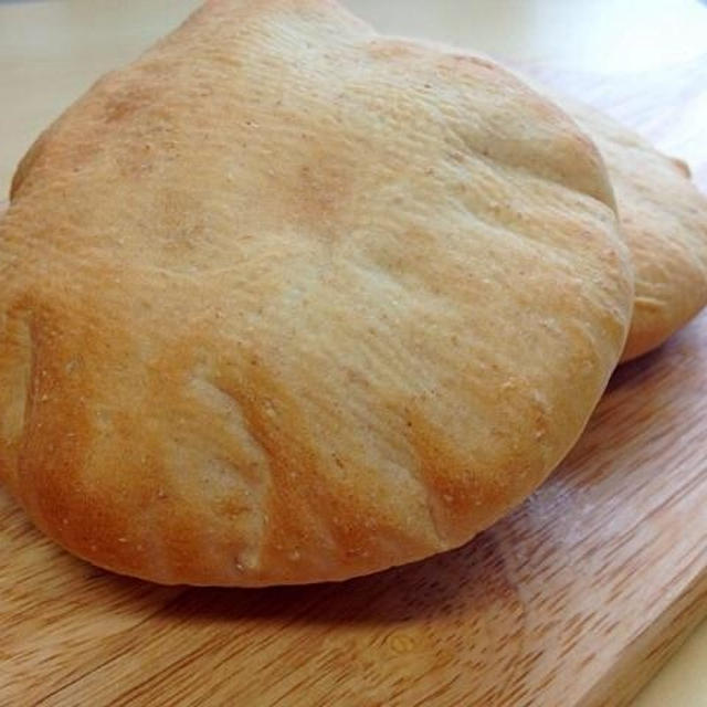 オーブンやフライパンで味わいが違うピタパンを7月は作ります