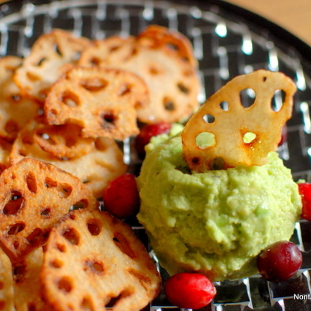 レンコンチップとアボガドディップ　Fried Lotus Root &Avocado dip