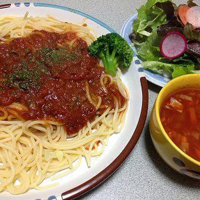 ミートソーススパゲティとミネストローネ。三色丼弁当。眠るにゃんこ兄弟