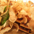 これぞ野郎の料理。油揚げと満願寺唐辛子の焼きもん