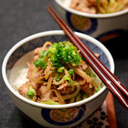 キャベツ＆もやし＆豚肉の簡単みそ風味丼