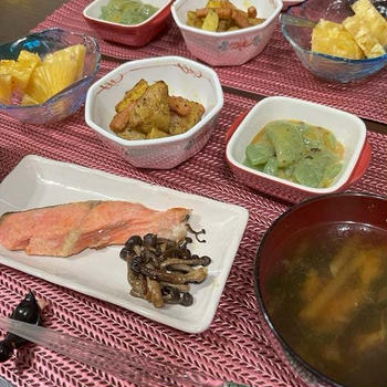 【おうちごはん】なんてことない食卓【鮭のムニエルde夕食】と。【おつまみ】と。【息子弁当】