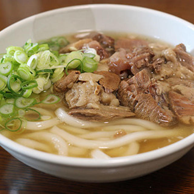 あんまり食べない「すじ肉うどん」