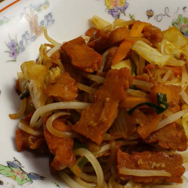 テンペもやしいため、エバラ焼肉のたれ醤油味。