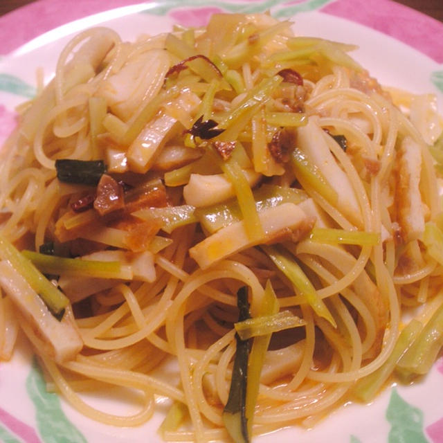 ちくわとブロッコリーの芯のパスタ