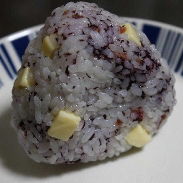 5月12日　　梅ゆかりチーズにぎり